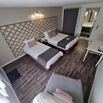 Cit'hotel Les Atlantes Royan Parking Prive 2*