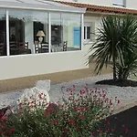 Cit'hotel Les Atlantes Royan Parking Prive Ξενοδοχείο 2*