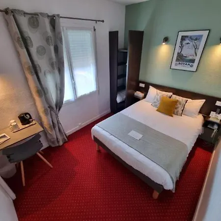 Cit'hotel Les Atlantes Royan Parking Prive 2* Médis