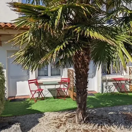 Cit'hotel Les Atlantes Royan Parking Prive Hotel 2*