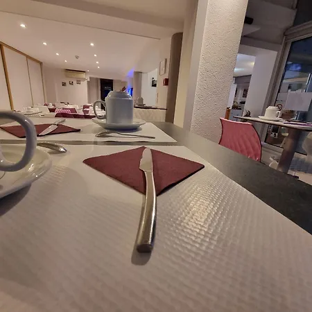 Cit'hotel Les Atlantes Royan Parking Prive