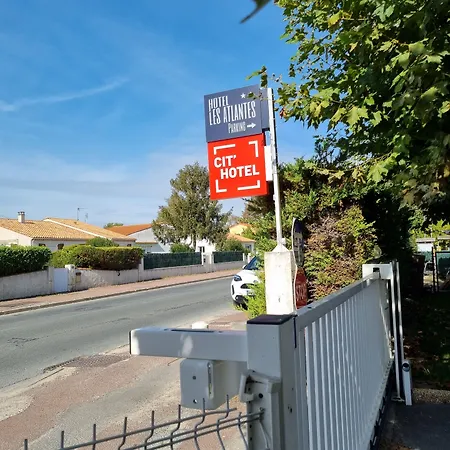 Cit'hotel Les Atlantes Royan Parking Prive Szálloda Médis