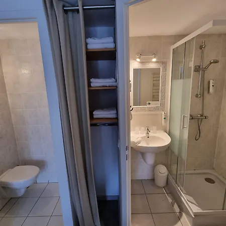 Cit'hotel Les Atlantes Royan Parking Prive Szálloda Médis