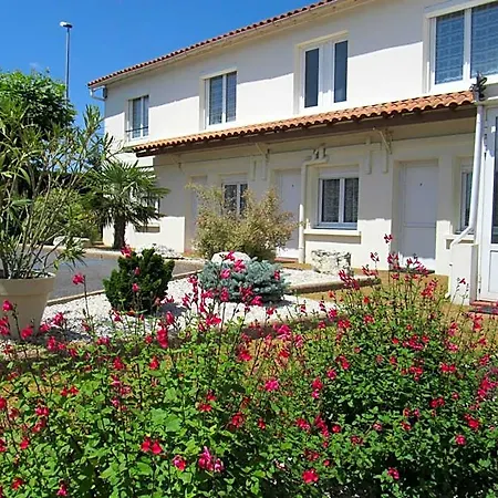 Cit'hotel Les Atlantes Royan Parking Prive Szálloda Médis