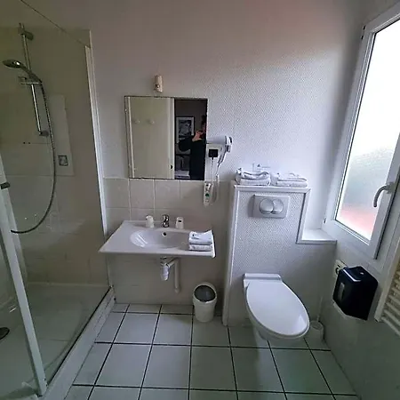 Cit'hotel Les Atlantes Royan Parking Prive Szálloda Médis