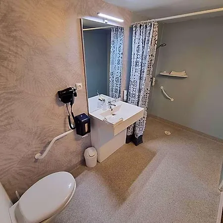 Cit'hotel Les Atlantes Royan Parking Prive 2*