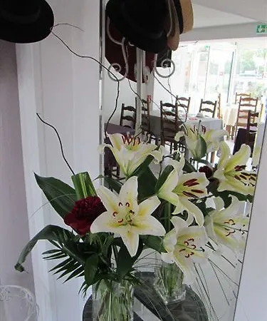 Cit'hotel Les Atlantes Royan Parking Prive 2*