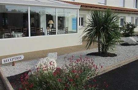 Cit'hotel Les Atlantes Royan Parking Prive Szálloda 2*