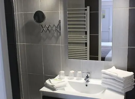 Cit'hotel Les Atlantes Royan Parking Prive 2* Médis