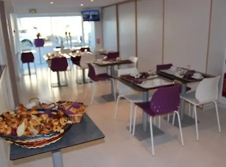 Cit'hotel Les Atlantes Royan Parking Prive Szálloda Médis