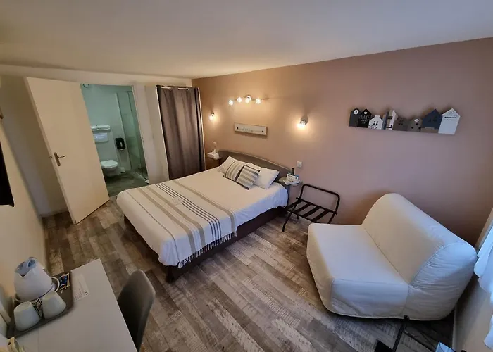 Cit'hotel Les Atlantes Royan Parking Prive Hotel 2*