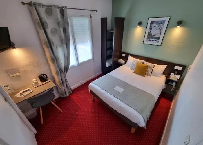 Cit'hotel Les Atlantes Royan Parking Prive 2* Medis