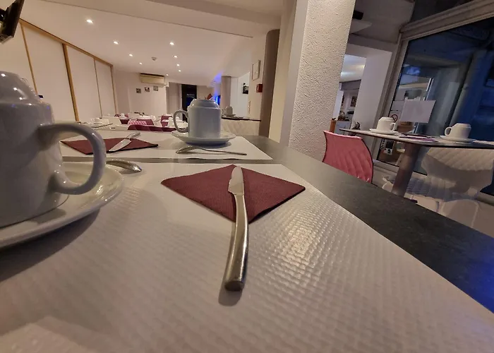 Cit'hotel Les Atlantes Royan Parking Prive