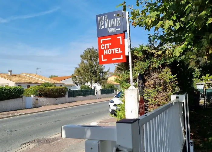 Cit'hotel Les Atlantes Royan Parking Prive Hotel Medis