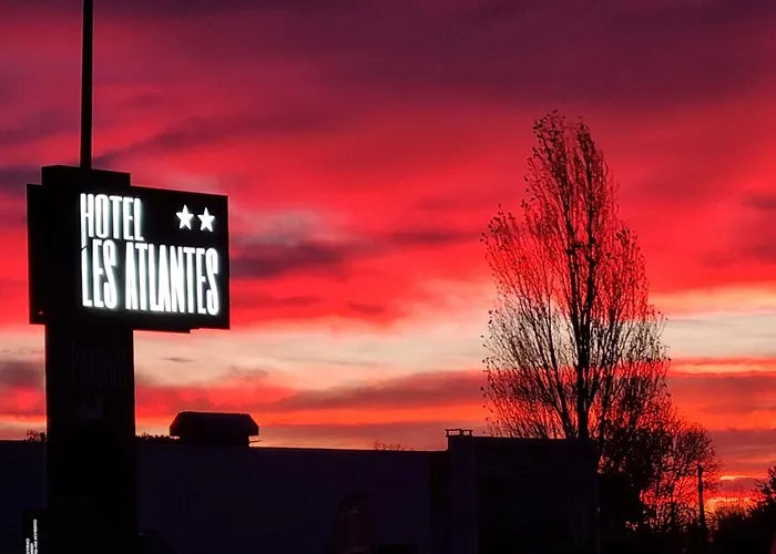 Cit'hotel Les Atlantes Royan Parking Prive 2*