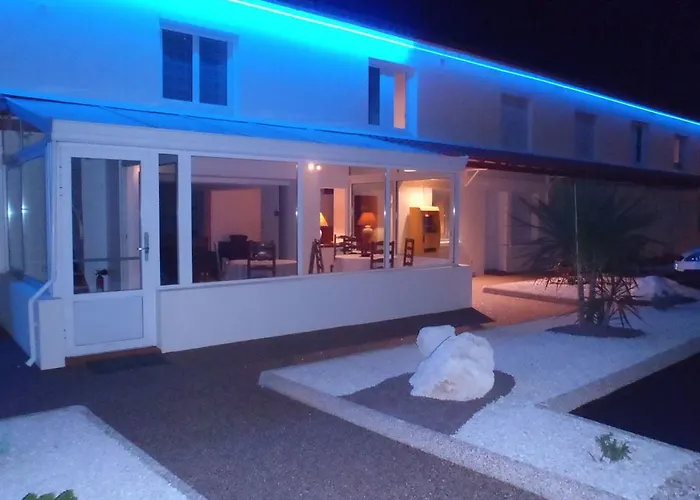 Cit'hotel Les Atlantes Royan Parking Prive Hotel 2*